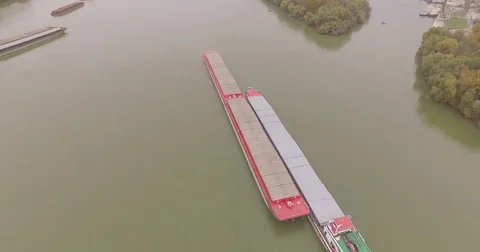 Transporting barges traveling side by side on a river. Stockbeeldmateriaal 71264750