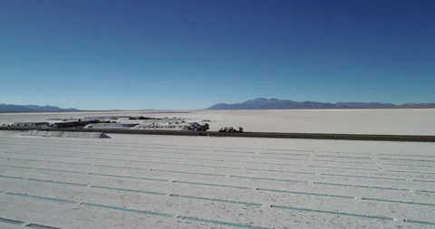 Transporting salt from a salt flat, Salinas grandes Jujuy argentina 動画素材 156195671