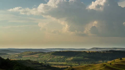 Transylvania hills patchwork fields cummulus 4K 動画素材 40431518