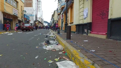 Trash after Parade Vídeos de archivo 73110087