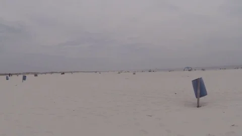 Trash Barrel on Beach Видео 78070095