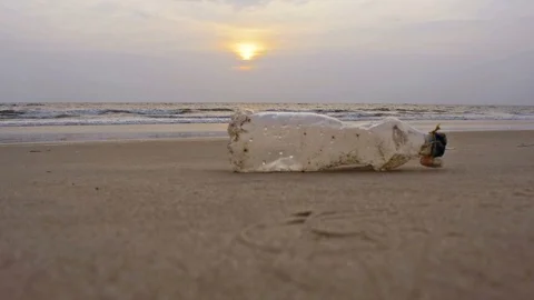 Trash on the beach Stock-Footage 94685104