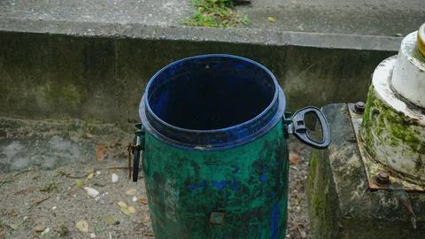 Trash Bin in the Park Foto stock