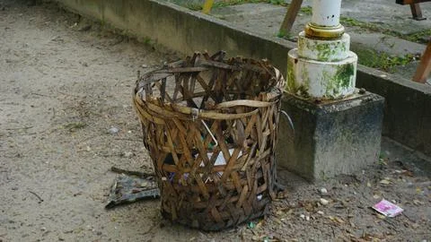 Trash Bin in the Park Foto stock