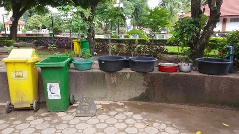 Trash containers and basins next to tap, street, road, Vientiane, Laos Stockbeeldmateriaal 75048647