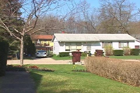 Trash Day 01 動画素材 116189