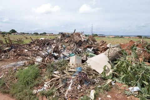 Trash dumped on the side of the road Fotos de archivo