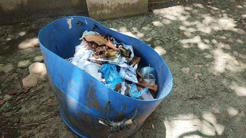 Trash filled with trash Foto stock