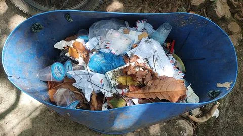 Trash filled with trash Foto stock