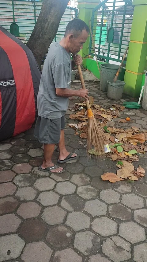 Trash must be cleaned 스톡 동영상 218581170