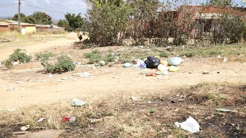 Trash in the Streets Vídeo Stock 113769214