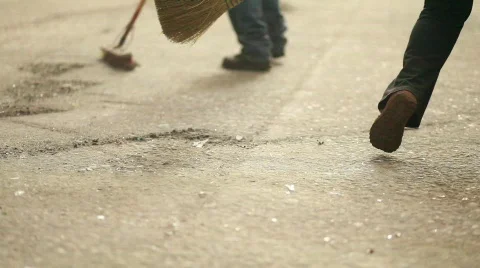 Trash Sweeping 動画素材 593986