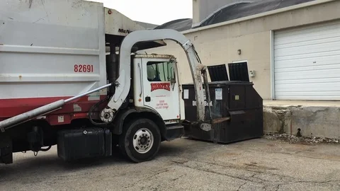 Trash truck picking up and dumping dumpster 스톡 동영상 100200334