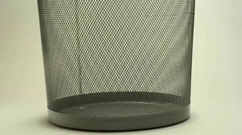 Trash in use 動画素材 32659903