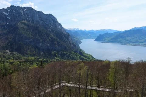 Traunsee in Bloom: A Springtime Escape Stock-Fotos