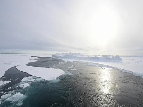 Travel In the ice , Arctic Stock Footage 81307335