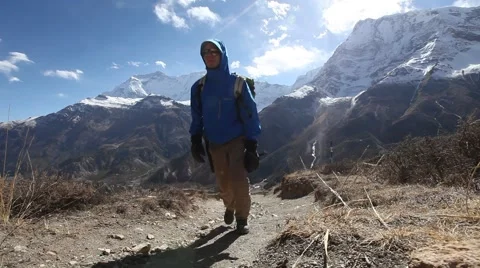 Travel to Nepal, backpacker in Himalayan mountains Stock Footage 59763097
