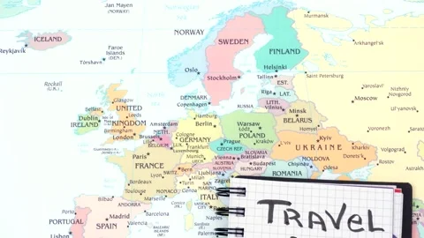 Travel tips on the map Stockbeeldmateriaal 184476008