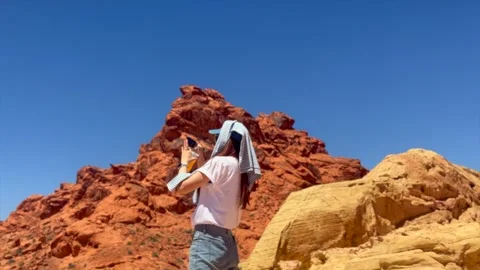Travel vlogger films red cliffs in valley of fire as camera moves closer. Valley Stock Footage 305473845