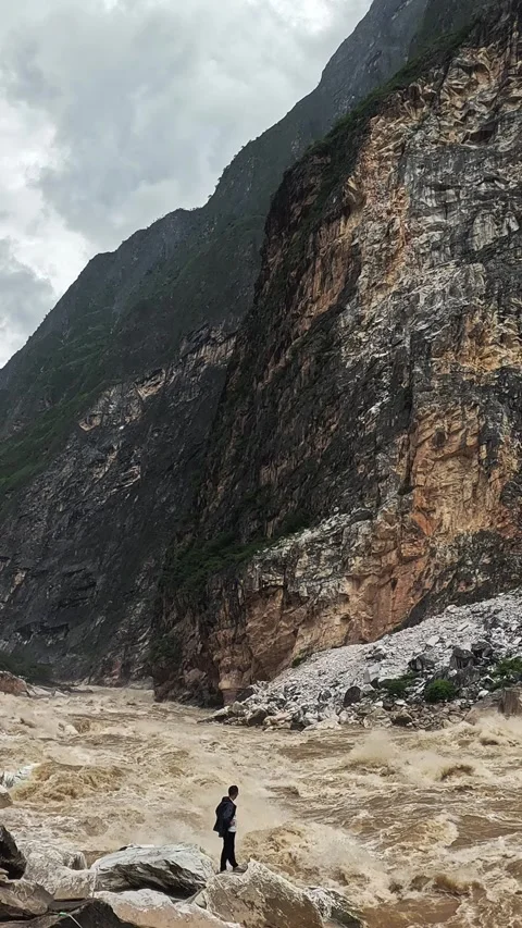 Traveler Dwarfed by Towering Cliffs, Tiger Leaping Gorge, Yunnan, Vertical 스톡 동영상 341340748
