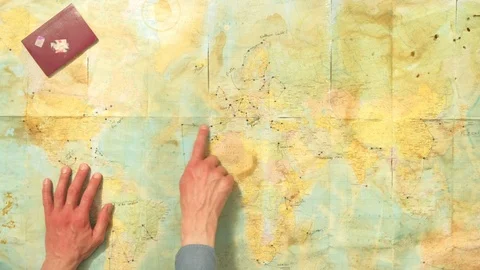 A traveller deciding where to go next Video stock 89370965