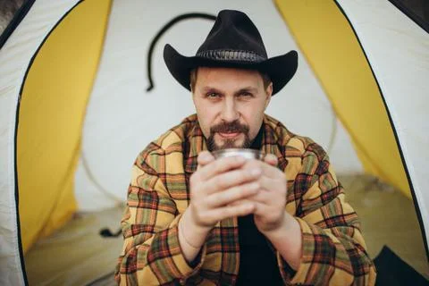 Traveller posing in tent Stock-Fotos