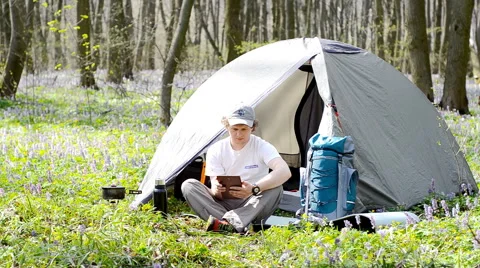 Traveller uses a tablet outdoors. Stock Footage 63471153