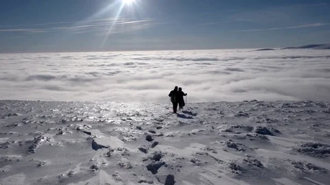 Travellers With Backpacks Make a Winter Hike Above the Clouds With a View of 動画素材 71208759