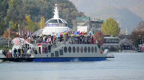 Travellers from many countries visit the Nami Island Video stock 43227995