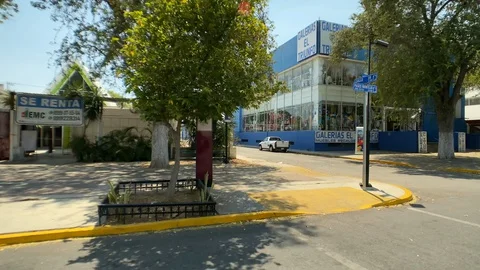 Travelling Empty streets in Paseo de Montejo Vídeo Stock 128389895