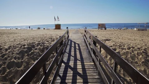 Travelling forward on Punta del Este beach boardwalk. Uruguay. Vídeo Stock 117406384