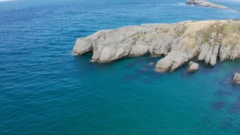 Travelling shot of the cliffs and reefs of the coast in Sonabia #032, Spain Stock Footage 106771111