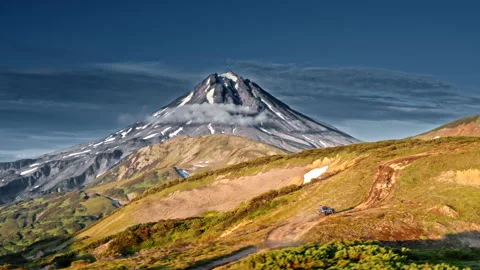 Travelling through the mountains Video stock 137021687