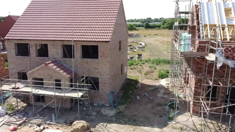 Traversing left to right view showing different stages of construction on Vídeos de archivo 202298277
