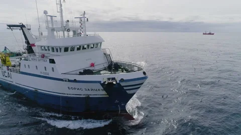 Trawler lifts the trawl. Vídeos de archivo 155436870