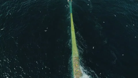 Trawler lifts the trawl. Vidéo 155494440