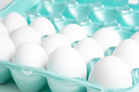 A Tray Of White Eggs Stock-Fotos