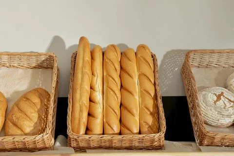 Trays with different breads on shelf in bakery Foto stock