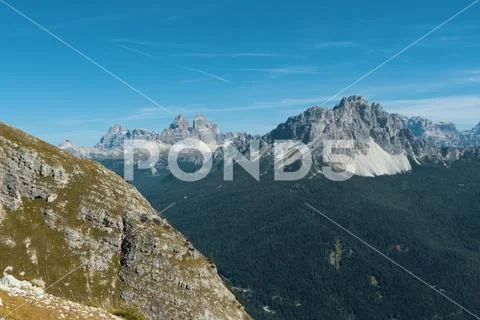 Tre cime viste dal sentiero in direzione Sorapis Stock Photos