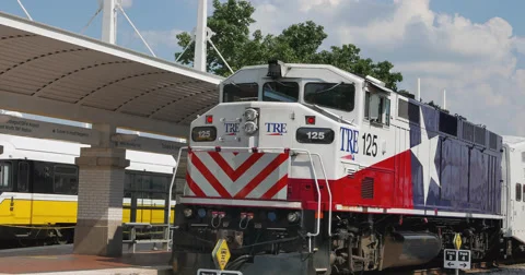 TRE train boarding passengers at Union Station in Dallas Video stock 64121405