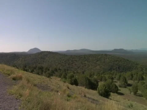 Tree-Covered Hills Vídeo Stock 356642