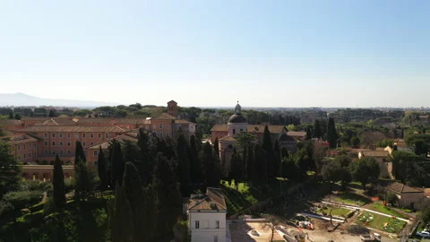 Tree-Lined Palatine Hill Above Central Rome, Aerial View Stockbeeldmateriaal 194346325