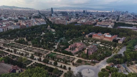 Tree-lined pathways cross Parc de la Ciutadella toward ornate Castell dels Tres Stockbeeldmateriaal 347887038