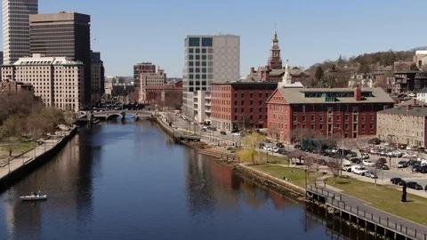 Tree Lined Streets and Wood Framed Houses Across Providence, Rhode Island Видео 106599007