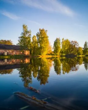 Tree Reflection in the Lake on a Sunny Spring Day - Autumn Colours Stock-Fotos