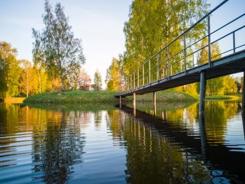 Tree Reflection in the Lake on a Sunny Spring Day - Autumn Colours Foto stock