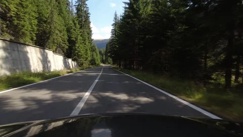 Trees and beutiful road near Parang mountain 4K 60fps video Vidéo 252248113