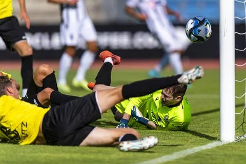  Treffer zum 0:2 gegen Basic (1, TW, SW Bregenz) GER, Schwarz-Weiss Bregen... Stock Photos