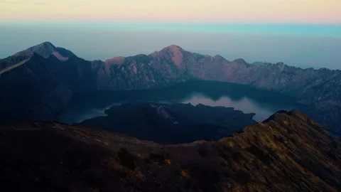 On the trek to Mount Rinjani Vidéo 288837810