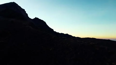 On the trek to Mount Rinjani Vidéo 288837858